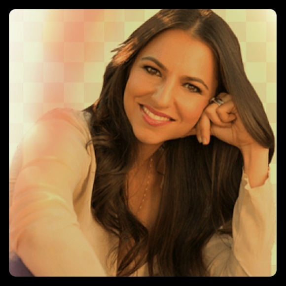 Meet your Posher, Candice - Picture 1 of 1